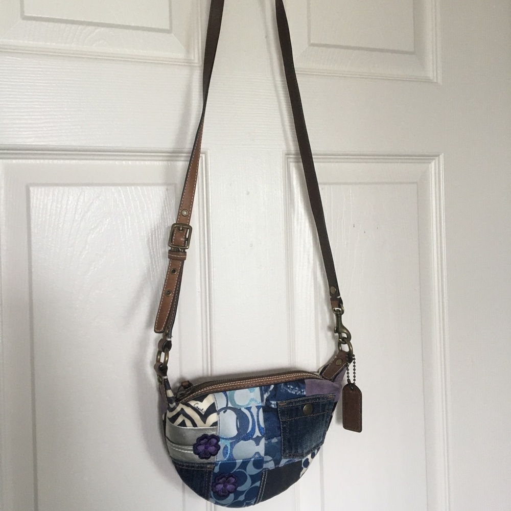 Coach Classic Handbag Purse 2 Strap Zipper Closure